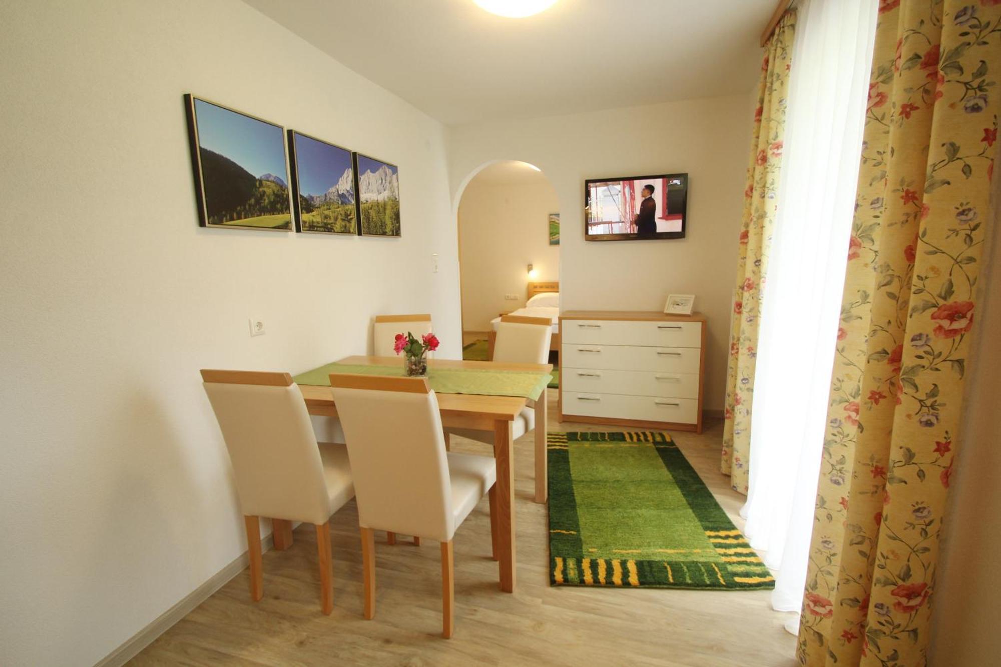 Apartmenthaus Dornroeschen Ramsau am Dachstein Kamer foto