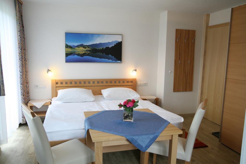 Apartmenthaus Dornroeschen Ramsau am Dachstein Kamer foto