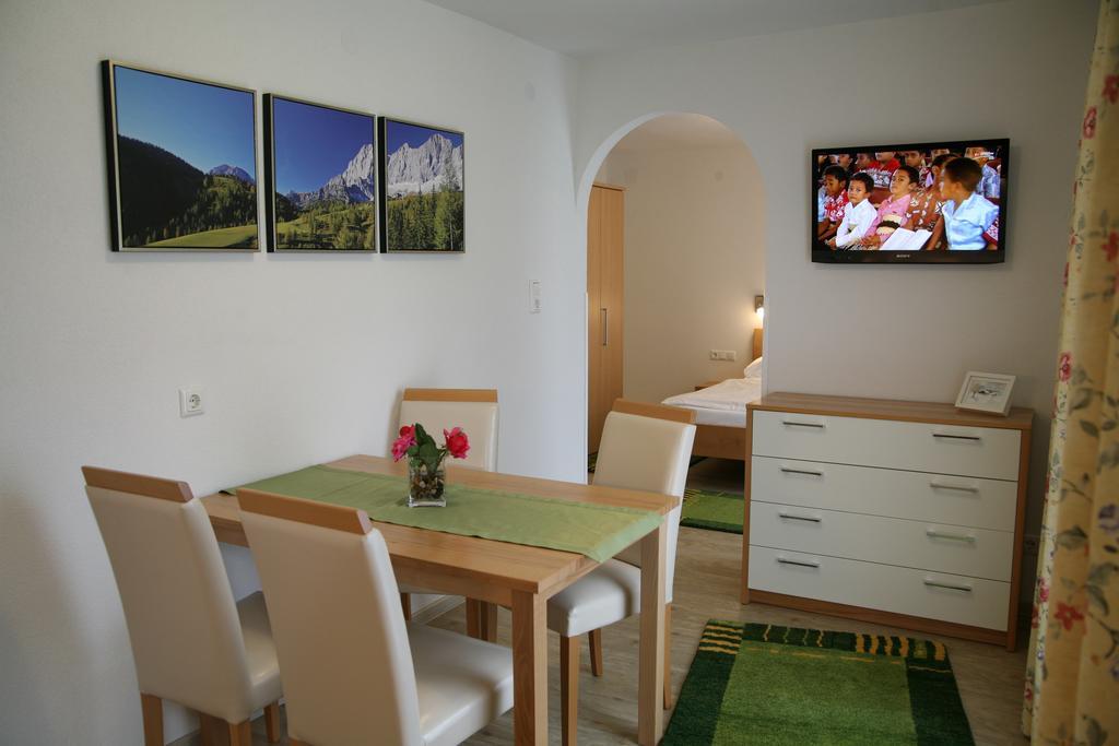 Apartmenthaus Dornroeschen Ramsau am Dachstein Kamer foto